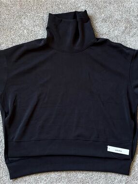 Ododos Black Turtleneck Sweatshirt